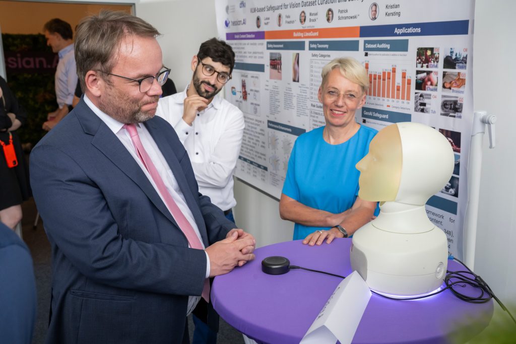 Science Minister Gremmels tests an interactive application of the Occiglot language model using Furhat's language robot